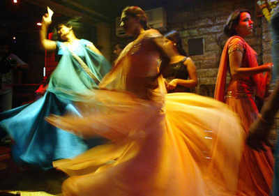 SC asks Maha govt to comply with order on dance bars in 2 - weeks