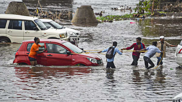 How heatwaves and floods are putting auto sales under the weather