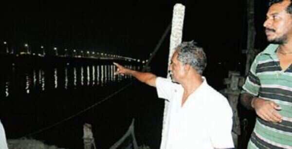 Fishermen duo risked life to save four men