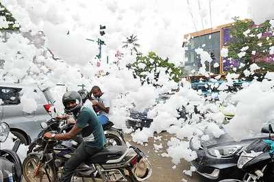 Bengaluru: Varthur froth erupts again
