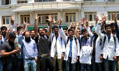 Srinagar: Doctors protest after cop thrashed a medical student