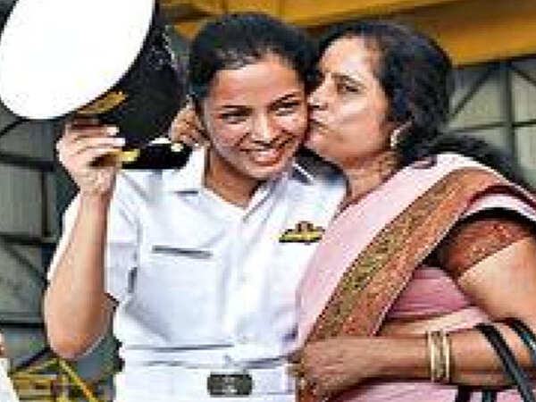 Bihar girl first woman pilot of Indian Navy