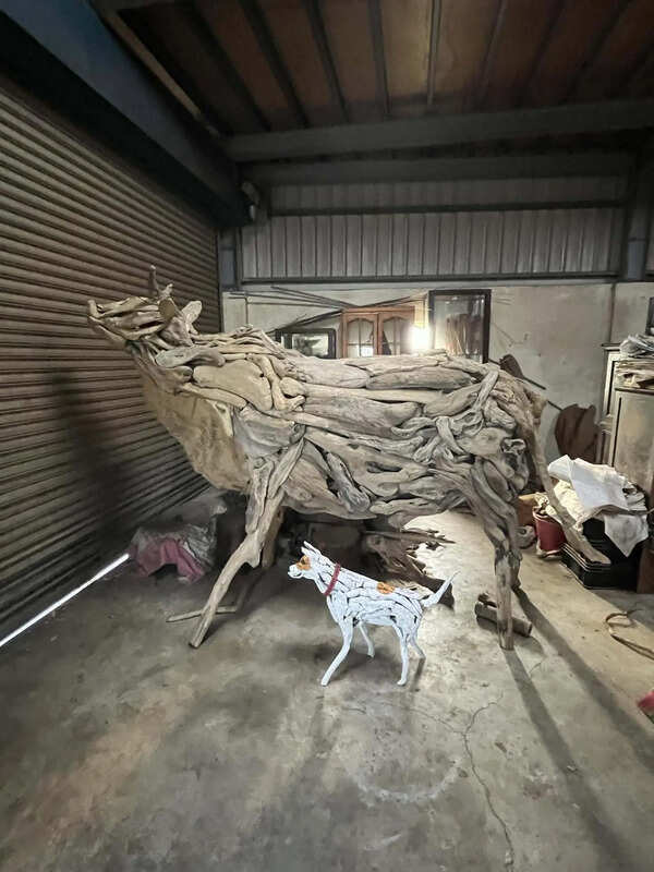 A Taiwanese artist sculpted his late dog using the driftwood they collected over the years together