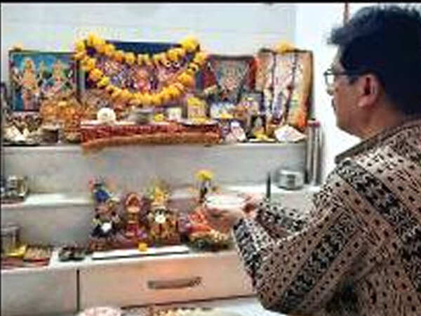 Bhopal: E-cards, virtual darshans trend this festive season