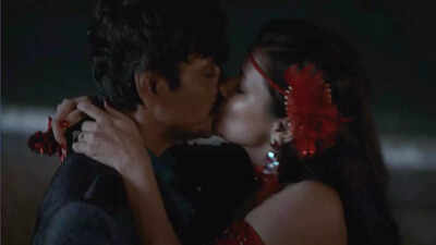 Nawazuddin Siddiqui Kissing Video: Nawazuddin Siddiqui backs his ...