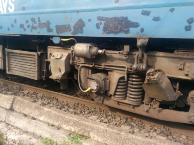Alert gaurd and motormen save derailment of Nagercoil Express near Khandala