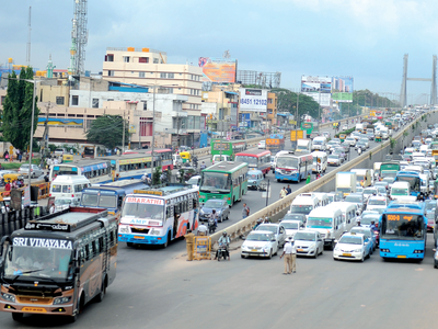 No lane discipline at Tin Factory junction