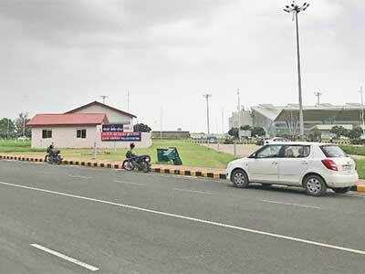 Pay and park to visit airport police station Pay and park to visit airport police station