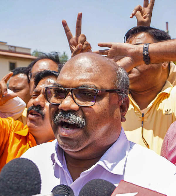 Shiv Sena (UBT) MLC Anil Parab Alleges ₹1,400-Crore Scam in Dighi Port Project