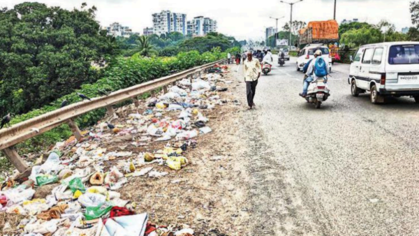 Commuters and residents flag trash-dumping along Pune-Bengaluru highway