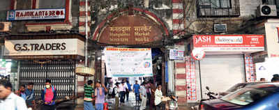 Major markets in Mumbai go for complete shutdown