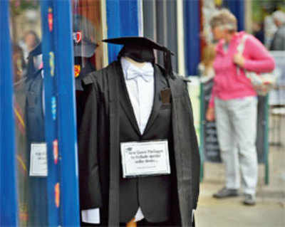 Students at Oxford University want ‘elitist’ gowns banned