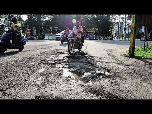 Mysuru: Compensate pothole victims, MCC urged