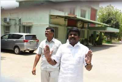 I-T raids: Tamil Nadu health minister C Vijayabaskar's aide commits suicide