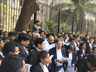 Watch: Lawyers recite Preamble outside Bombay High Court in solidarity with anti-CAA protests