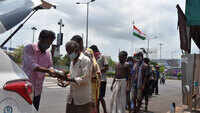 COVID-19 lockdown: People distribute food to needy at railway station in Visakhapatnam 