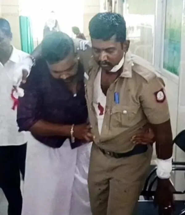 EVM glitches, clashes delay polling in Madurai, Dindigul