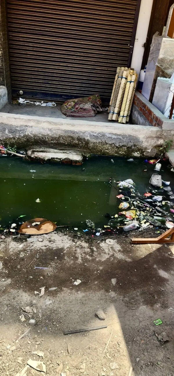 Muck tops here: Drains in Shalimar Garden clogged, waste yet to be lifted