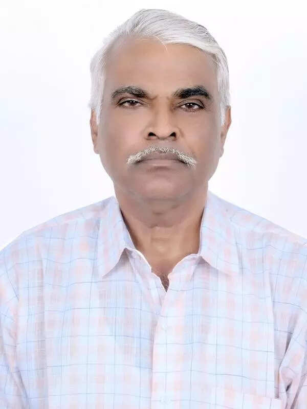 Uma Ganesh Smruti award for veteran theatre light designer Shivshankar Malode
