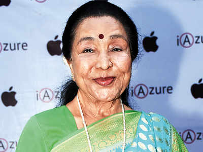 Asha Bhosle rings in 87th birthday in Lonavla, away from siblings, due to the pandemic