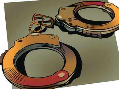 Policeman, auto driver arrested for extorting money from Dindoshi youth