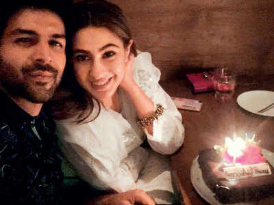 Kartik Aaryan presents himself to Sara Ali Khan on her 24th birthday