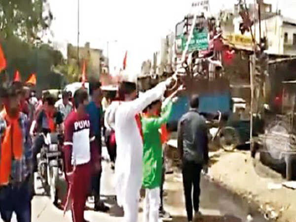 Sword-wielding vigilantes force meat shops to close in Gurugram