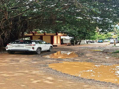 Potholes & pollution due  to metro construction