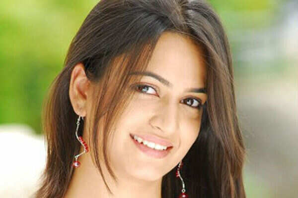 Kriti Kharbanda replaces Nayantara
