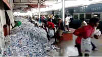 Migrants loot water bottles at Deendayal Upadhyay station, video goes viral 