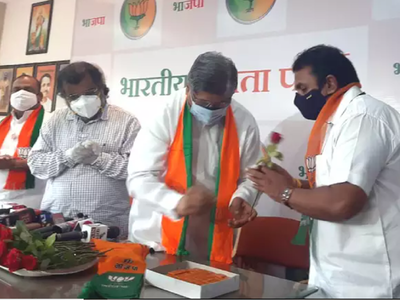 Blow to Shiv Sena, 10 corporators from Matheran join BJP