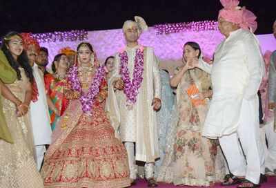 Chaos at Tej Pratap Yadav's wedding; unruly crowd loots food items, crockery