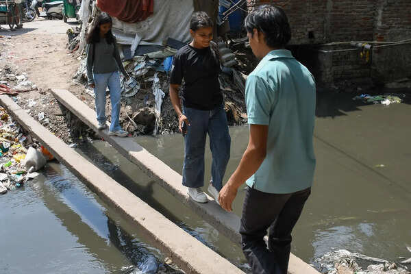 Covers off, dredging on to clear legacy silt that waterlogged central Delhi