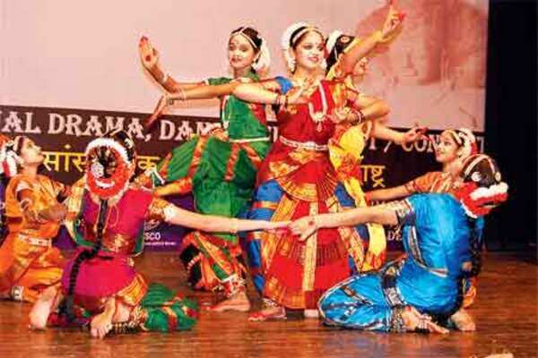 Students of classical dance academy from Aurangabad win 9th Naional Harmony 2013 held in Pune
