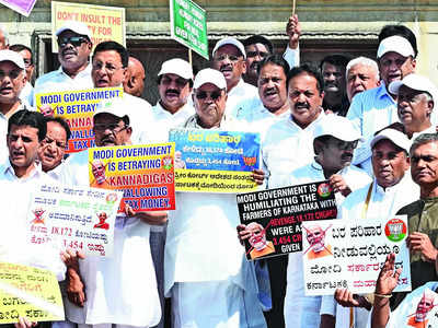 Karnataka govt stages protest against Centre over drought relief