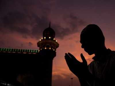 Abu Dhabi emir sends 530 kg dates to Hyderabad's Mecca Masjid for Ramzan