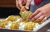 Masked criminals loot jewellery worth Rs 9.5 lakh from gold trader in Dumka