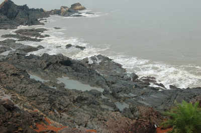 Two Tamil Nadu tourists drown while clicking selfies near Goa beaches