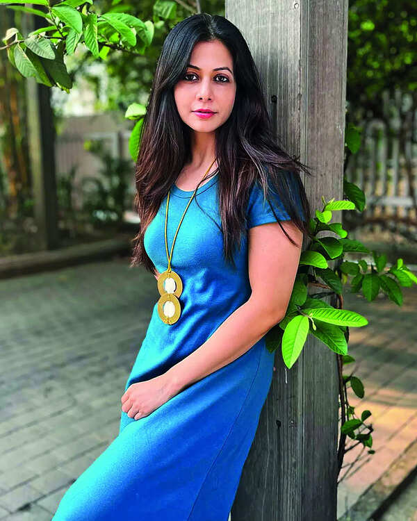 Koel Mallick fractures arm while shooting
