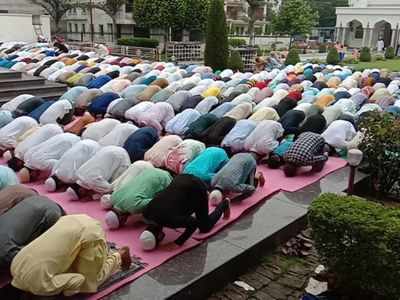 Photos: Eid al-Adha prayers peaceful in Kashmir