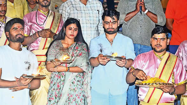 Rinku Singh’s devotional date: Ganga Aarti with fiancée Priya