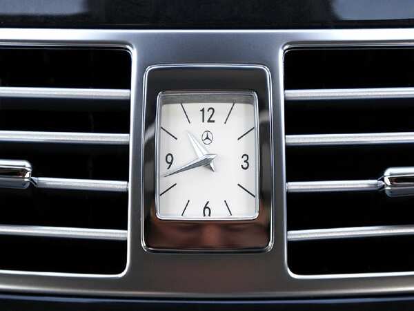 Analog Clocks For Cars: Elegance and Utility Wrapped Together