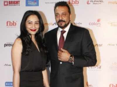 Sanjay Dutt and Maanayata spend their 9th anniversary in separate parts of the world