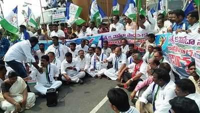 Andhra Pradesh: All parties intensify agitation for Special Category Status,  block national highways
