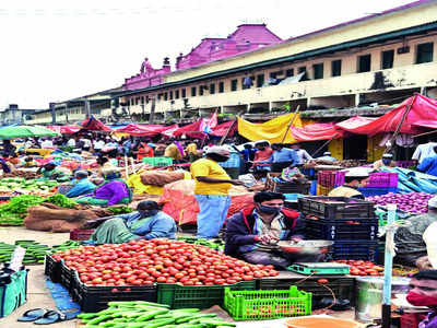 Rising tomato prices leave citizens, traders in hot soup