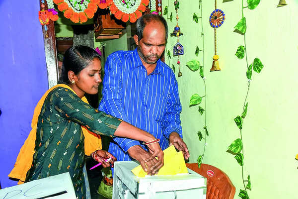 Elderly, disabled in Cantt vote from home for LS & assembly