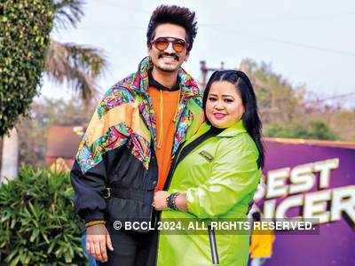 Bharti Singh and Haarsh Limbachiyaa distribute food among building guards on duty; thank them for their relentless support