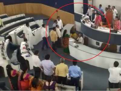 Here's why a BJP corporator threw bangles at the KDMC chief