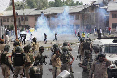 Anti-Israel protesters clash with forces in Kashmir