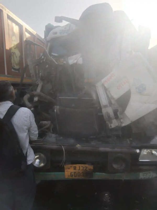 Truck driver killed after collision on Delhi-Gurgaon Expressway
